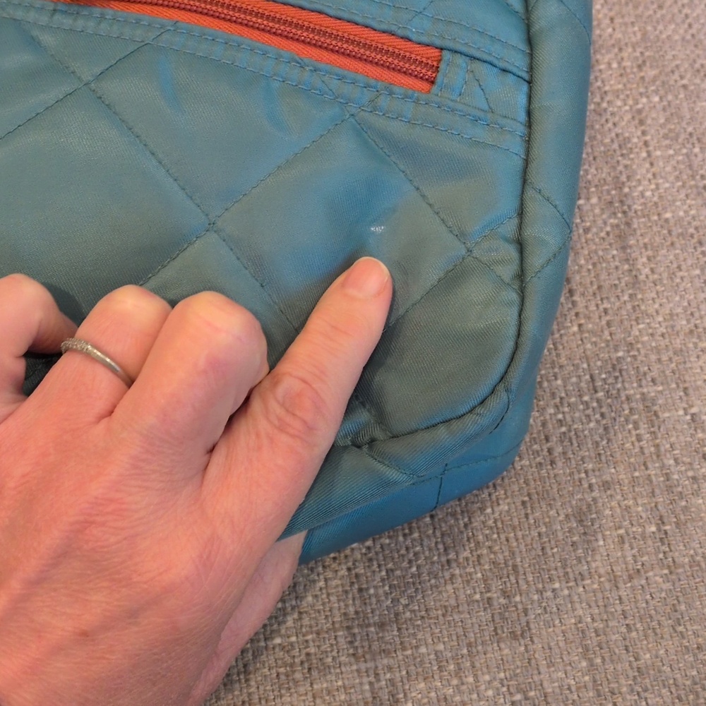 Kavu Uptown Puff Blue Spruce Quilted Teal Cross-body Bag with Rust Zippers - Picture 7 of 15
